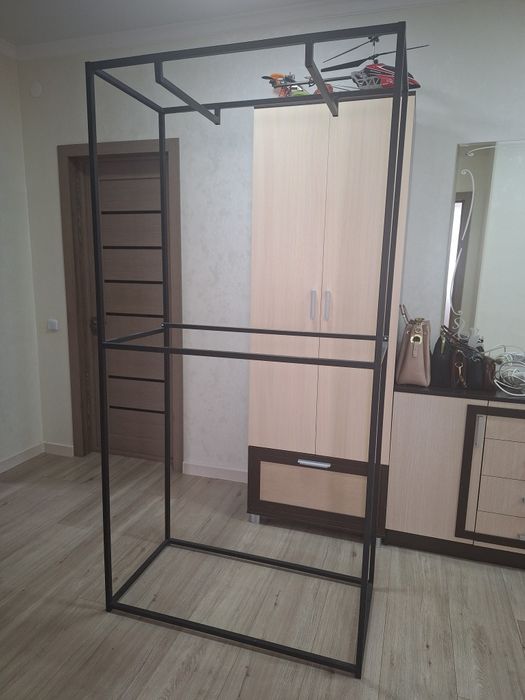 Продам стойку металлическую