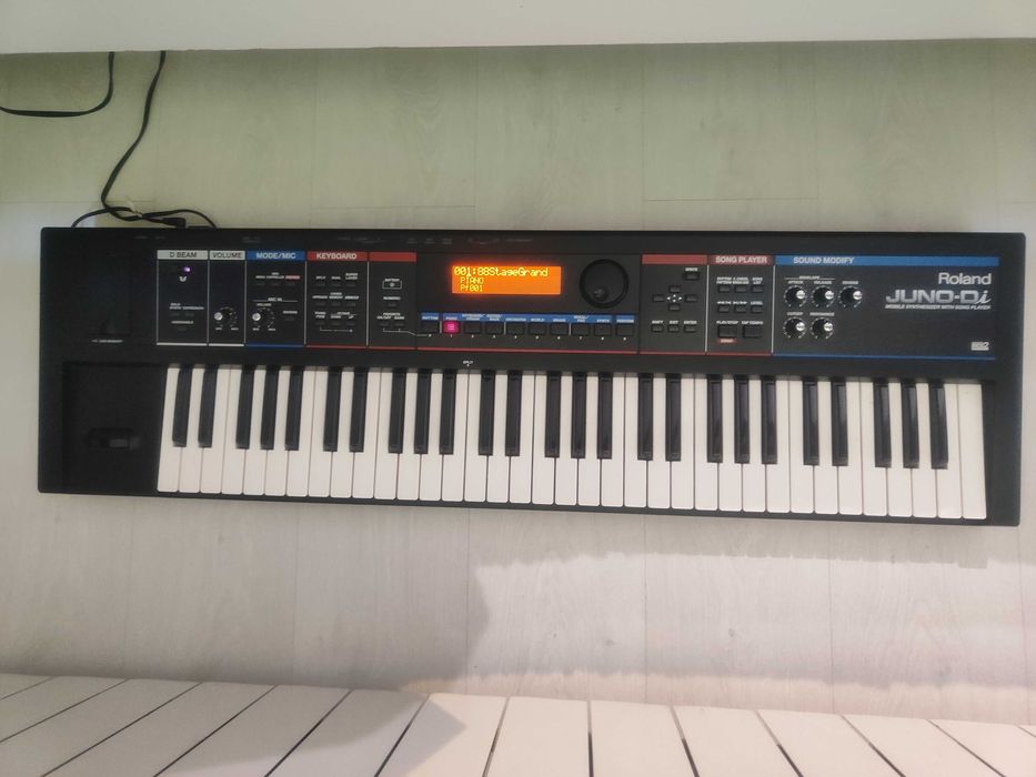 Roland JUNO Di професионален преносим синтезатор 61 клавиша