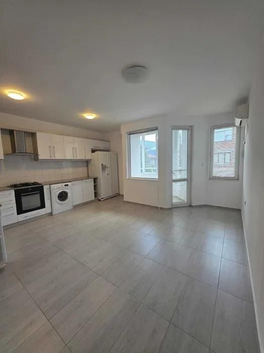 Дава се под наем Двустаен апартамент в Асеновград - 75 кв.м за 355.98 € - Снимка #1