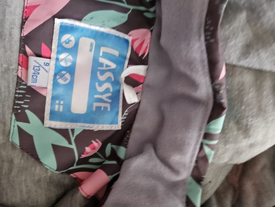 Продам весенний осенний комбинезон для девочки