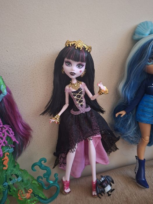 Monster High , Bratz , Rainbow High Кукли + лот дрехи