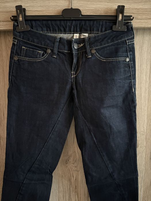 Подарявам Нови дамски дънки на марката MANGO размер XS