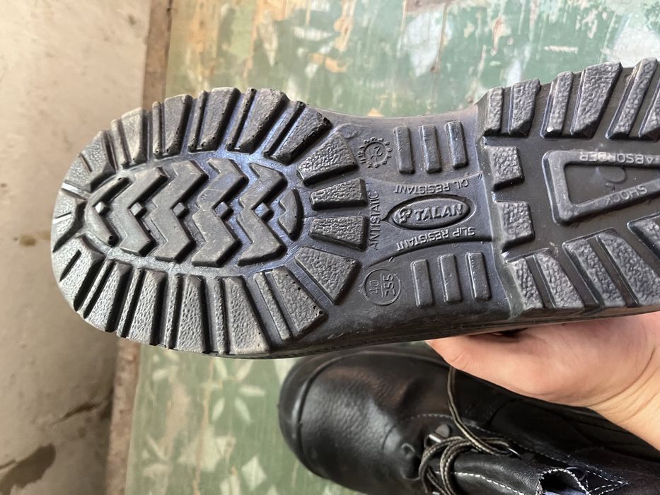 Продам спец. Обувь