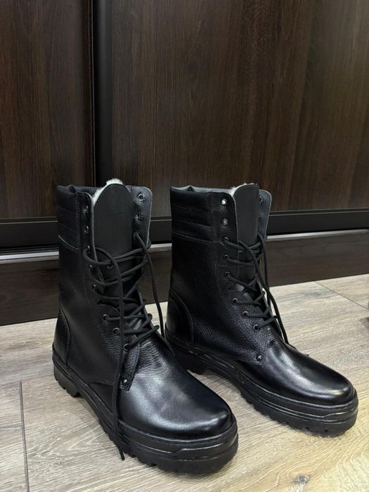 Продам ботинки с высоким бертцем