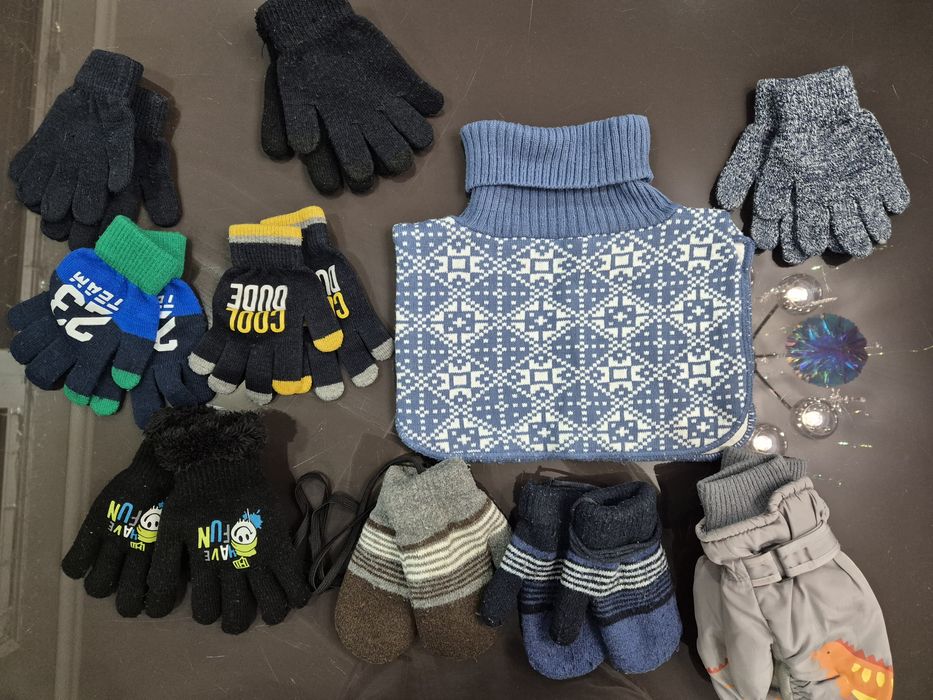 Перчатки, варежки и манишка