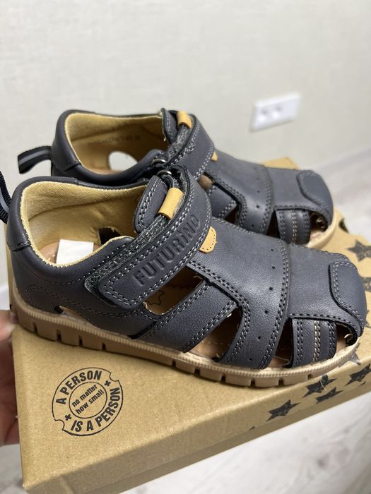 Продам сандалии , две пары