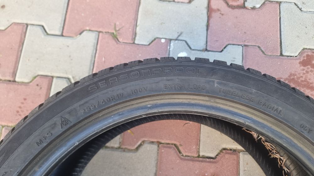 Anvelopă Nokian all season 255/40 R19 100V