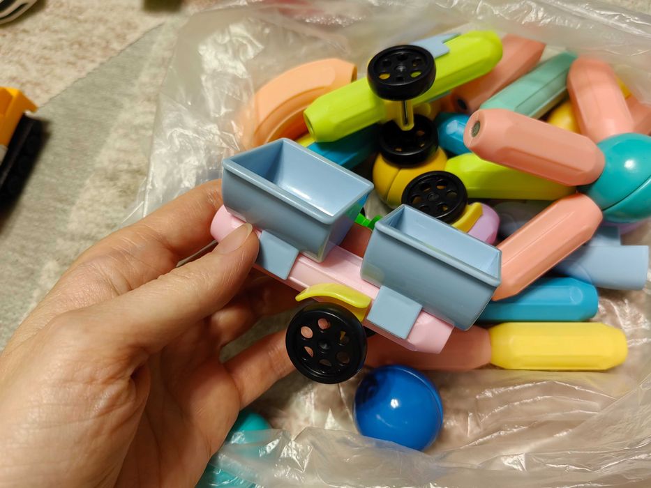 Игрушки коробкой