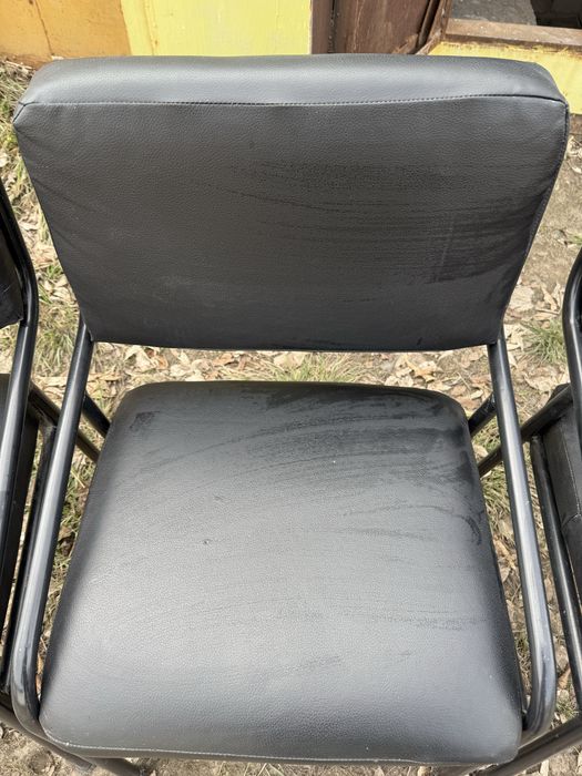 Офисные стулья в хорошем состоянии