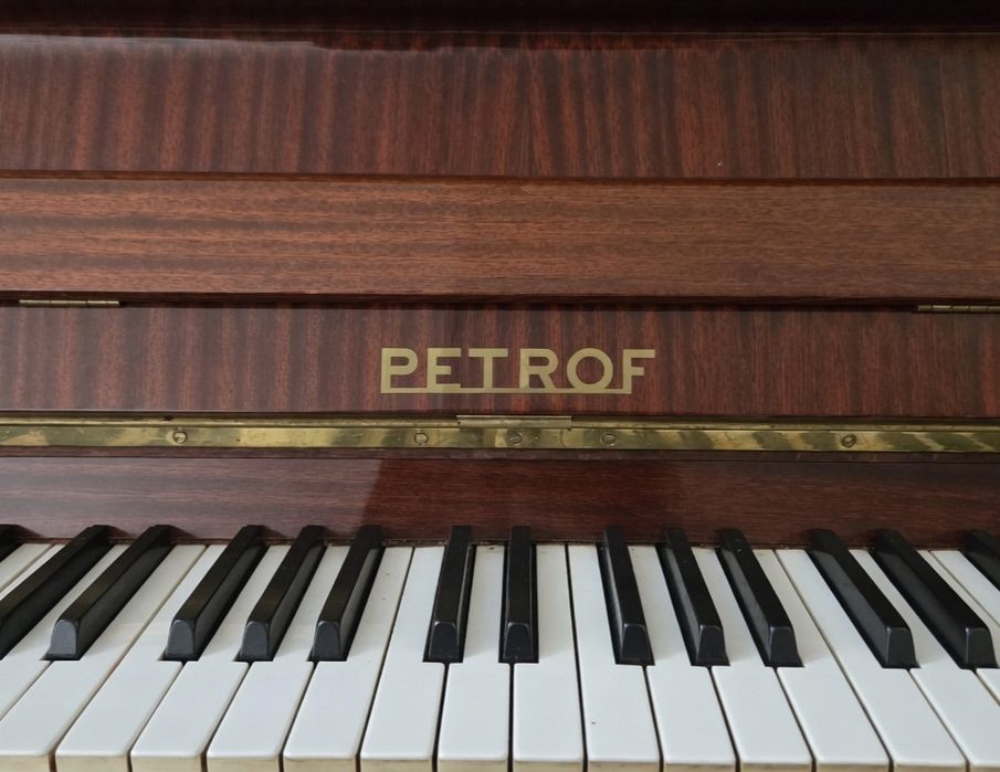 Продам пианино petrof