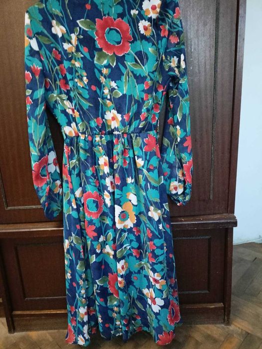 две красиви рокли