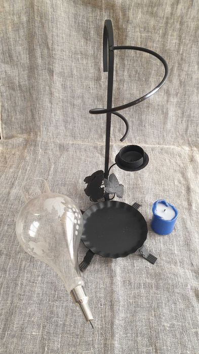 Филигранна сребърна старинна кутийка за бижута и 
 Декантер за вино