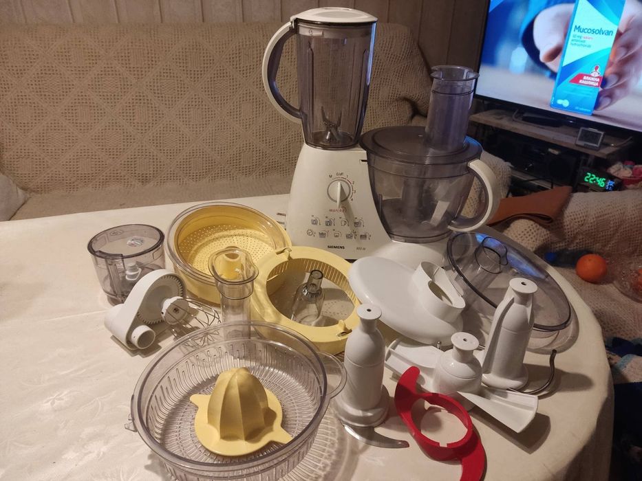 Продавам кухненски робот Siemens 800w.