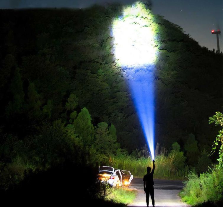 Lanterna puternica lanterna tactica zoom display 400000 lumeni NOUA