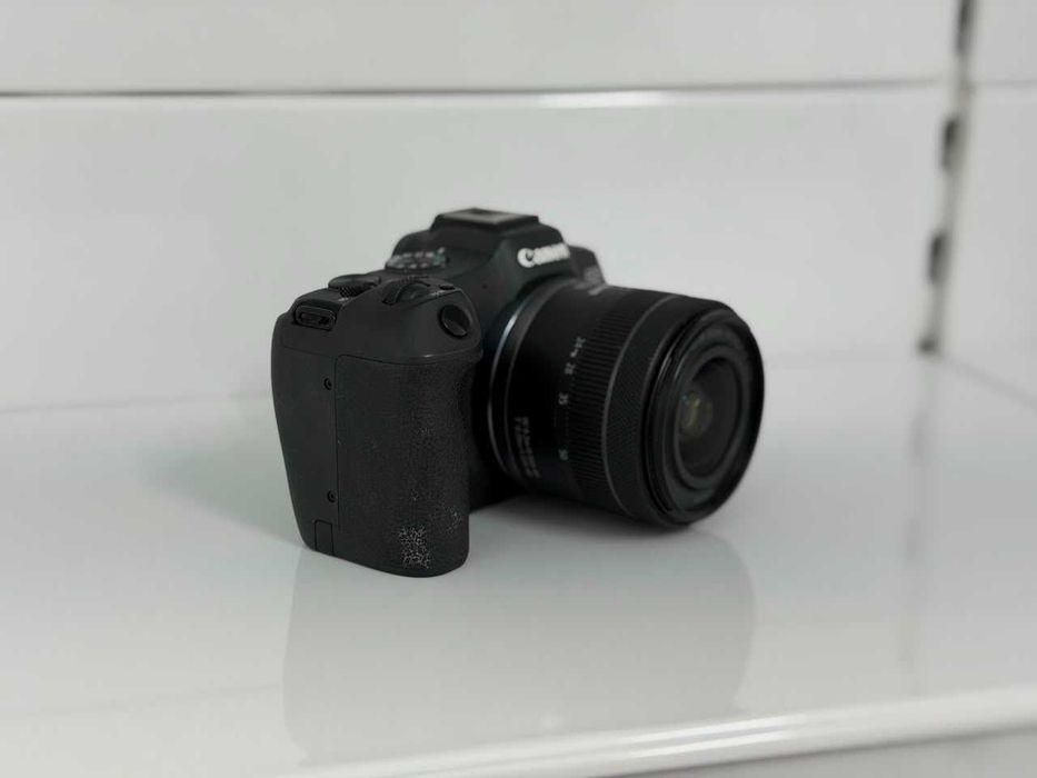 Фотоаппарт canon eos r8