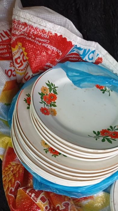 Продам тарелки разные