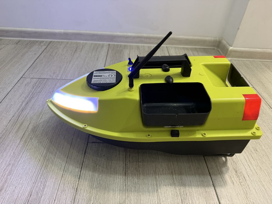 Лодка за захранка Baits boat D20 1000mA Max GPS