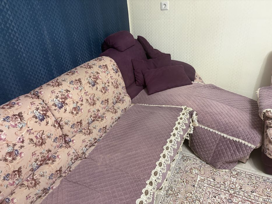 Продам угловой диван и кресло