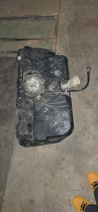 Продам бензобак на гранту.