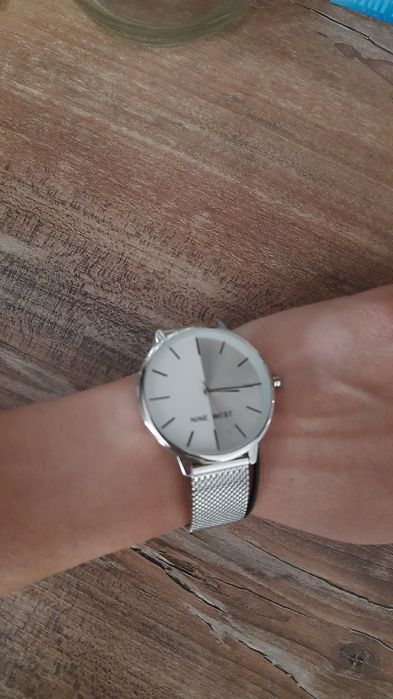 Страхотен часовник Nine west нова цена