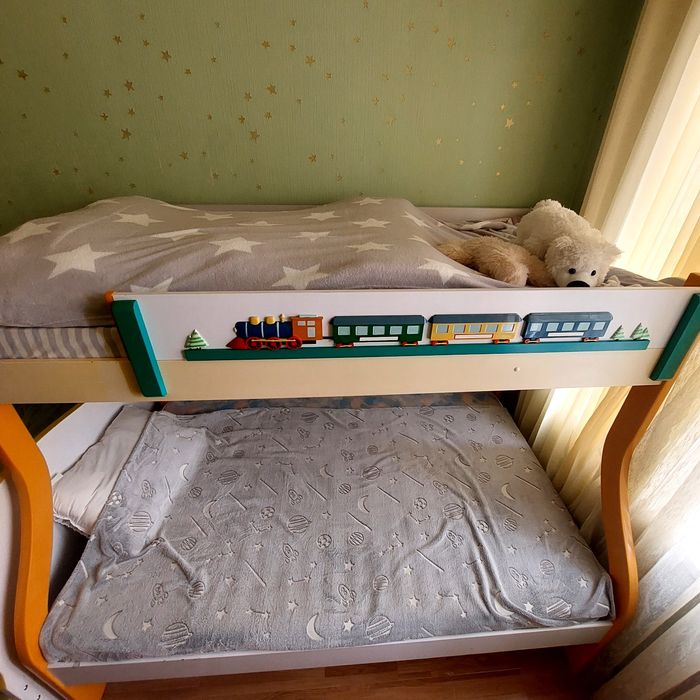 Продам кровать 3х ярусную