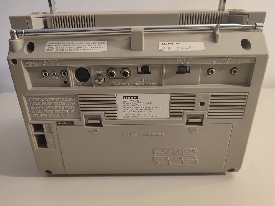 Radio casetofon Uher Power Port 2 defect