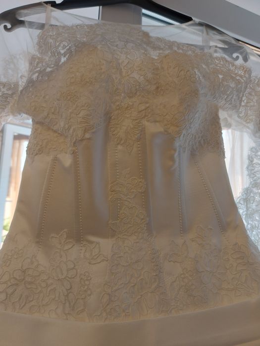 Свадебное платье с шлейфом