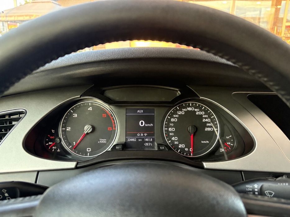 AUDI A4 B8.