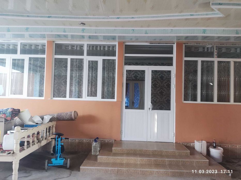 Hovli uy qo'shimcha bog'i bilan