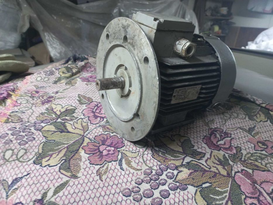 Электродвигатель 0.75квт.