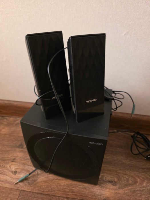 Колонки Microlab 2.1 в не рабочем состоянии