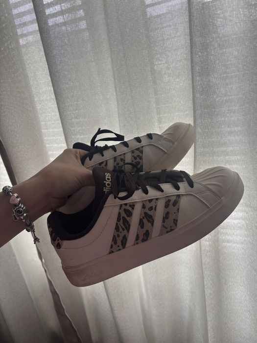 Маратонки ADIDAS