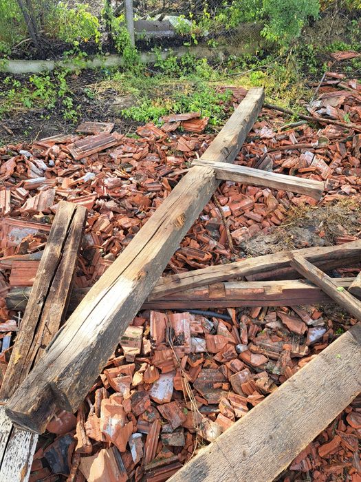 Стари греди и дъски