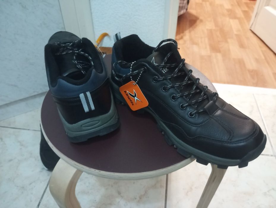 Зимние утеплённые кроссовки