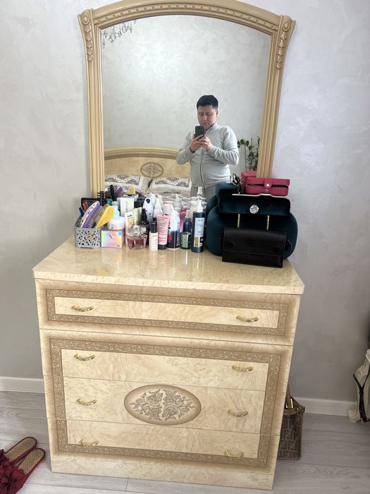 Спальный гарнитур