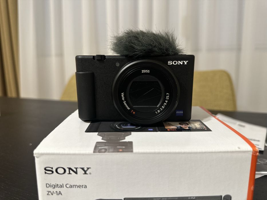 Sony ZV-1A + микрофон + карта + ПОДАРЪК светкавица Godox