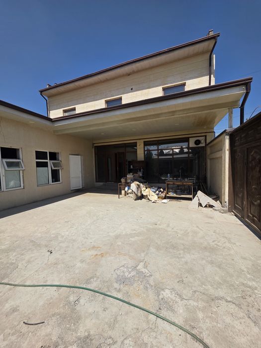 Срочно продаётся  9 соток угловой участок в центре Кибрая.