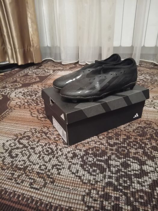 Футболни обувки адидас crazyfast 39 номер