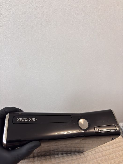 Vând xbox 360 slim