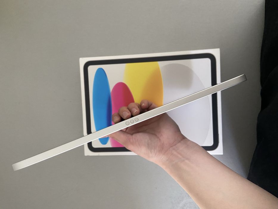 Продается iPad 11 A16 silver с гарантией