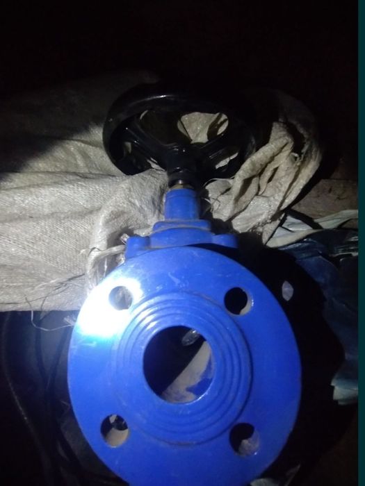 Продам задвижки 50мм