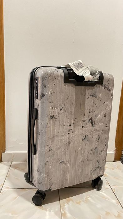 Valiză de călătorie de 23 kg, în stare foarte bună