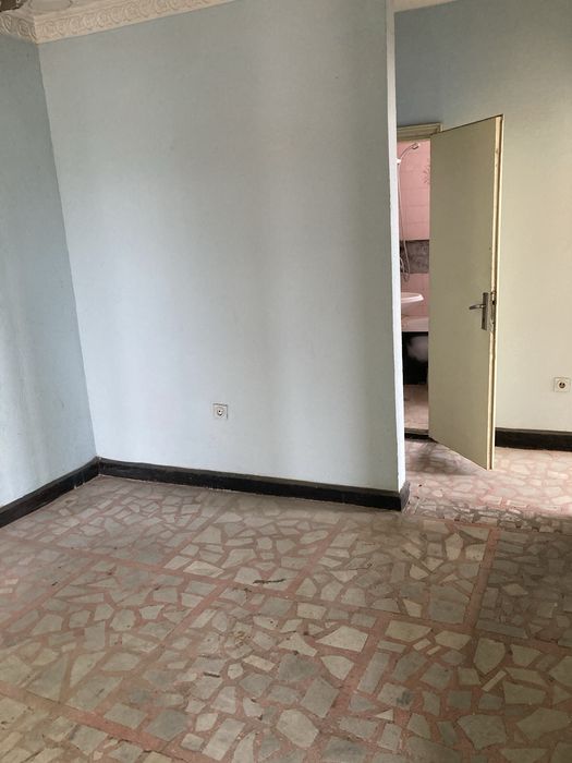 Продавам етаж от двуетажна къща