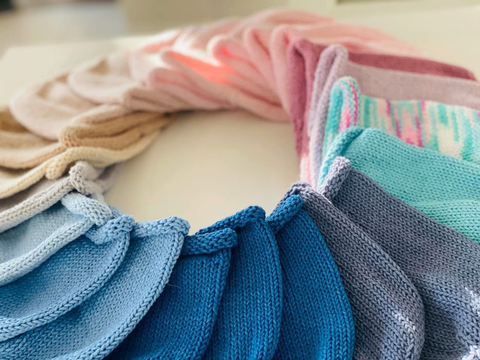 Намалени!!Ръчно плетени шапчици за новородени бебенца