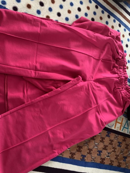 Продам костюм розовый