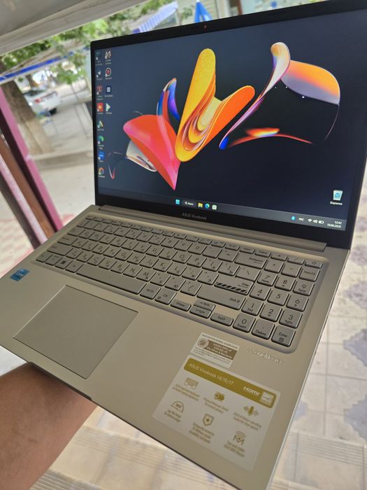 Asus VivoBook 2025 model