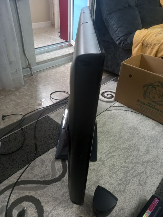 Телевизор с приставкой.