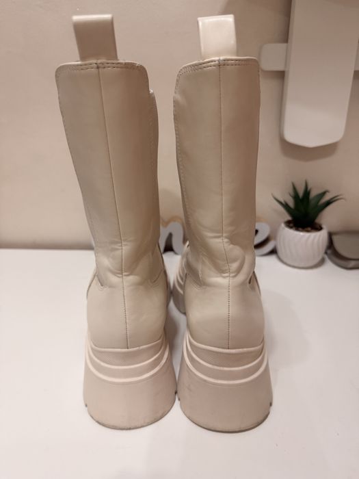 Bearshka бежови ботушки 38 ми номер ***