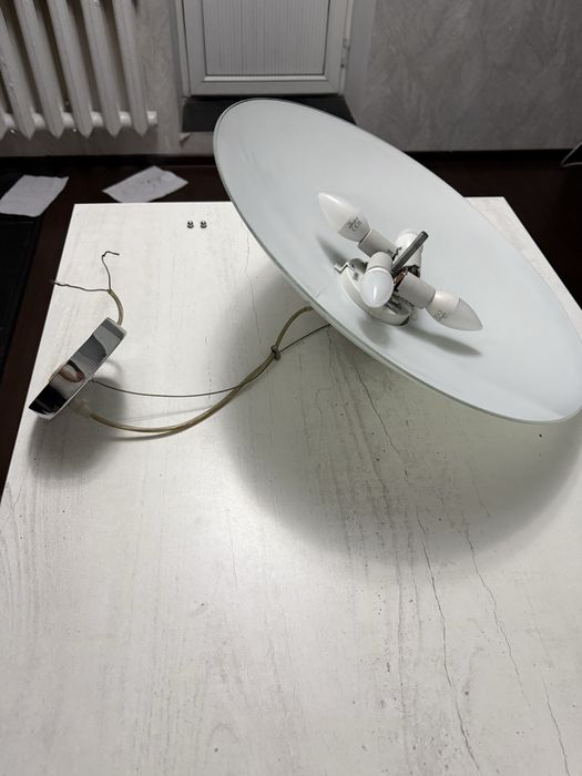 Продам потолочную люстру