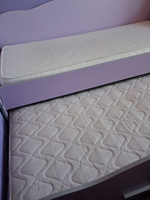 Легло тип сандвич, част от обзавеждане на детска стаея